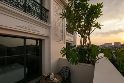 Suite con terraza y vistas a la ciudad — GM Premium Hotel